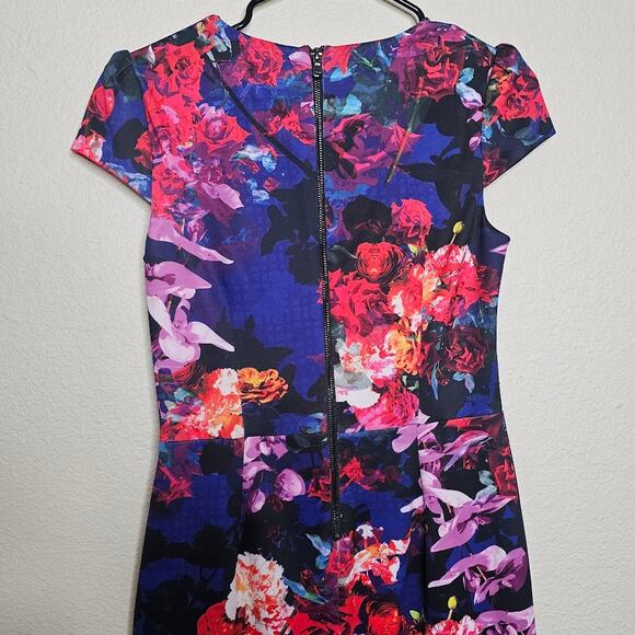 Betsey Johnson Floral print cap sleeve sheath dress Women's size 4 blue pink - Picture 6 of 7